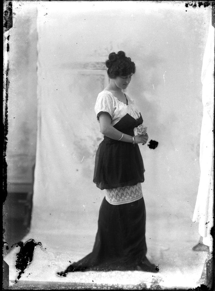 Lady with rose, [n.d.]