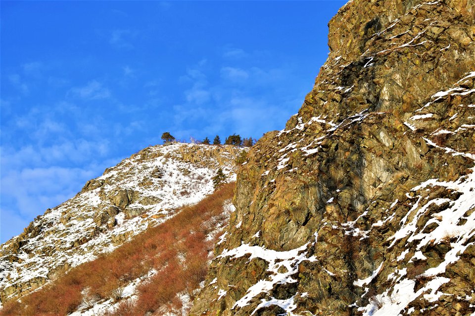 winter road to the blue