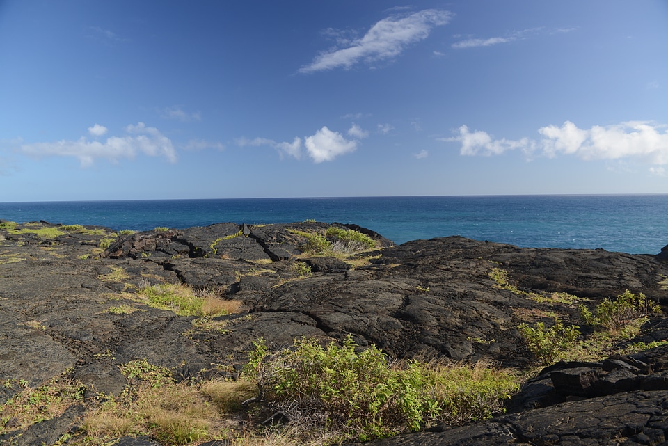 lava rock cliffs in the Hawaiian Volcanoes National Park.