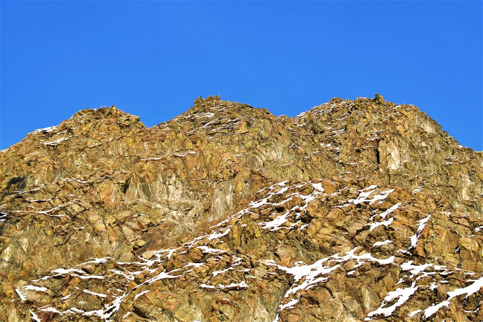 winter road to the blue