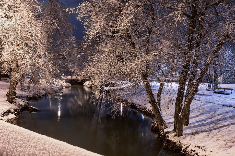 Snow covered suburban towns along Willamette River in Oregon