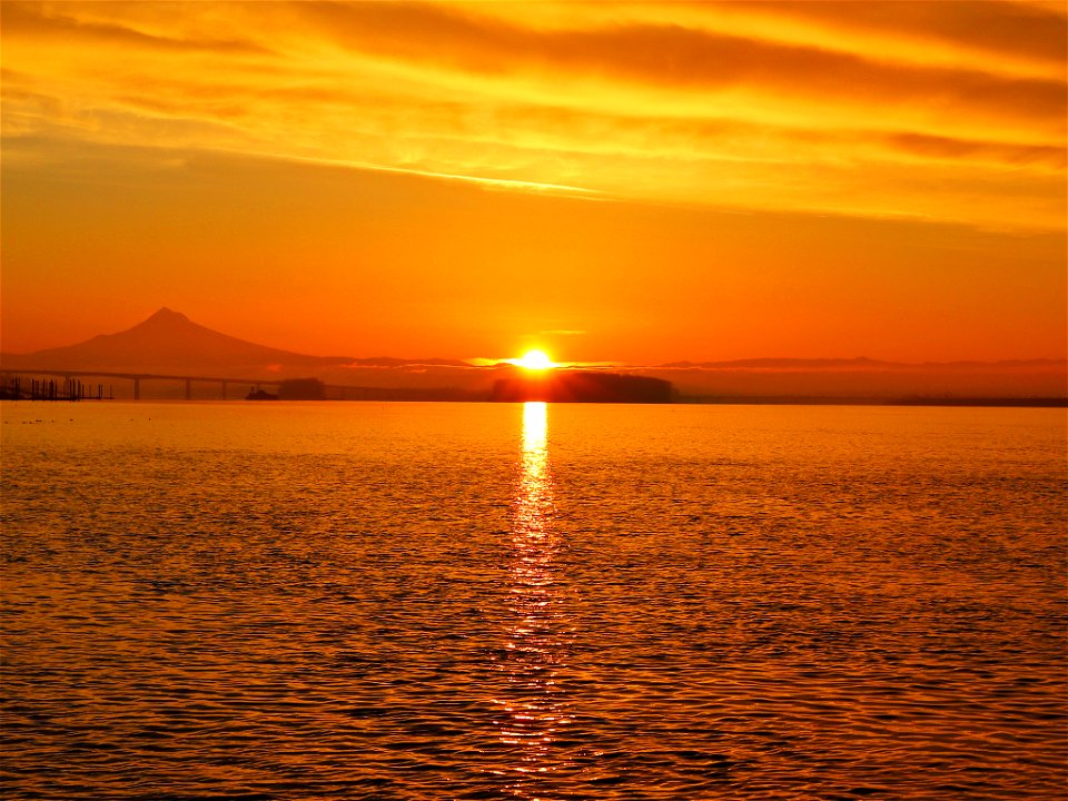 Sunrise at Columbia River in WA