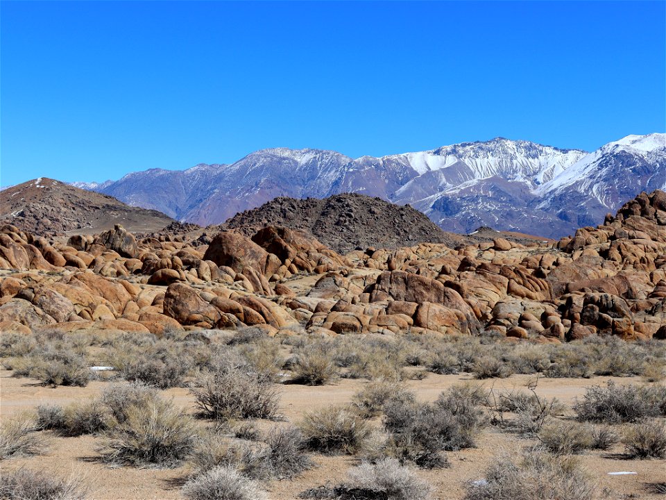 Alabama Hills at Sierra Nevada in CA