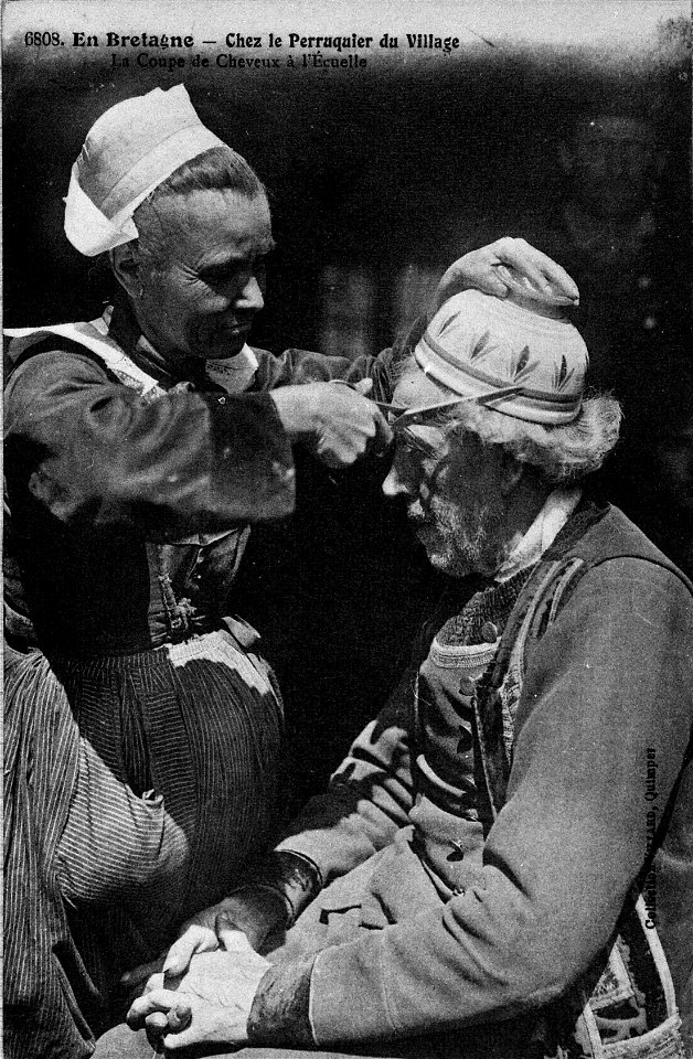 Chez le Perruquier du village Bretagne 1900