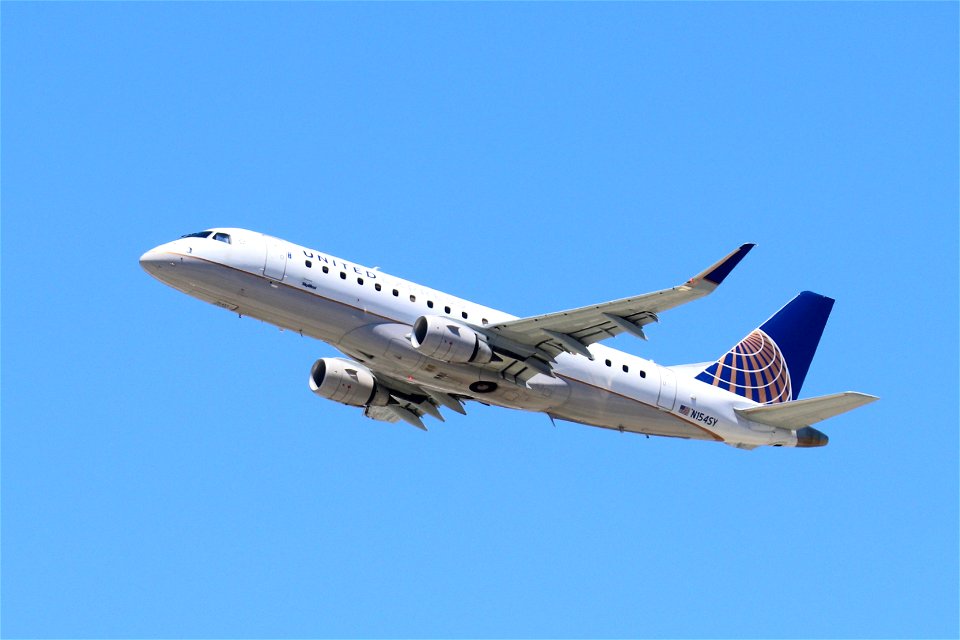 United Express E175 departing LAX