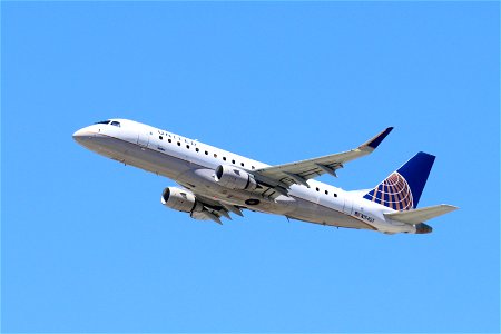 United Express E175 departing LAX photo