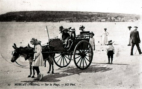 MORGAT Sur la plage circa 1900 photo