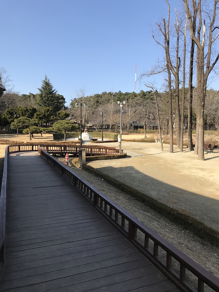 Heo Gyun Heo Nanseolheon Memorial Park