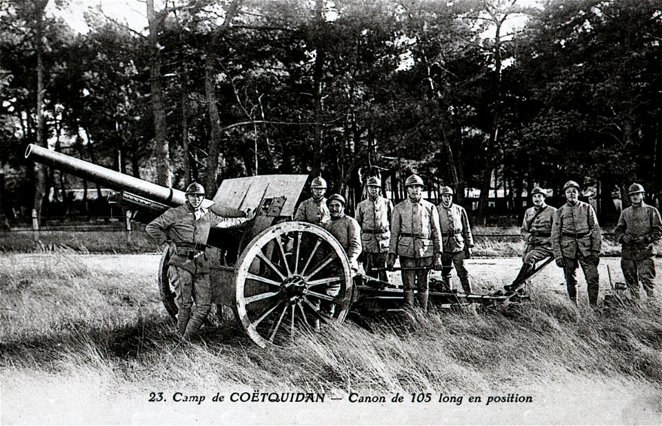 Camp de Coëtquidan - Canon de 105 mm long en position