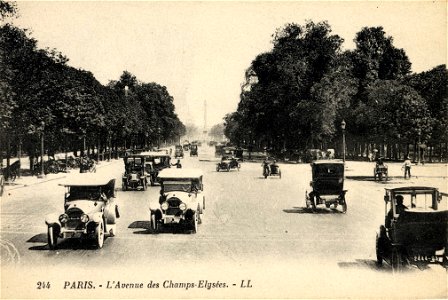 Paris Avenue des Champs Elysées CIRCA 1914