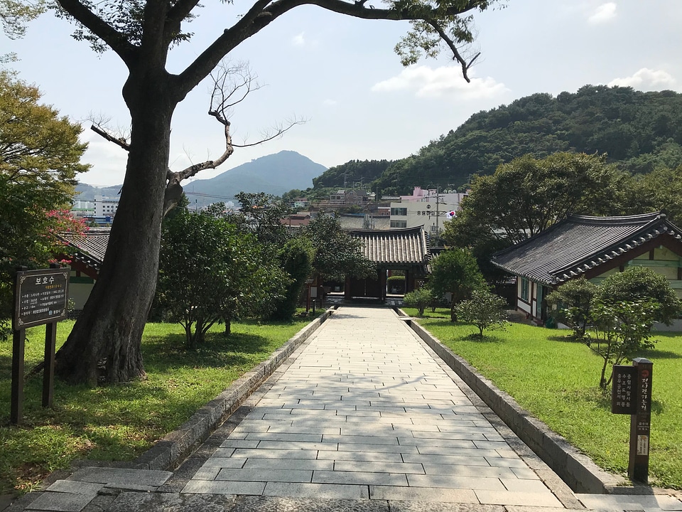 Chongryongsa in Tongyeong South Korea