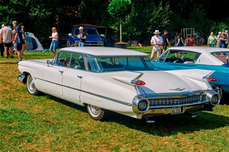 1959 Cadillac Series 62 4-window sedan (2)