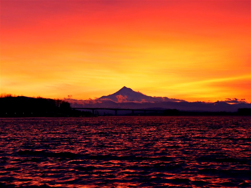 Sunrise at Columbia River in WA
