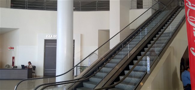 Escalera eléctrica en el Mazatlán International Center, 3 de febrero de 2023