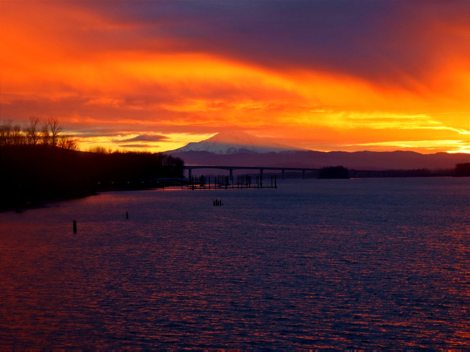 Sunrise at Columbia River in WA