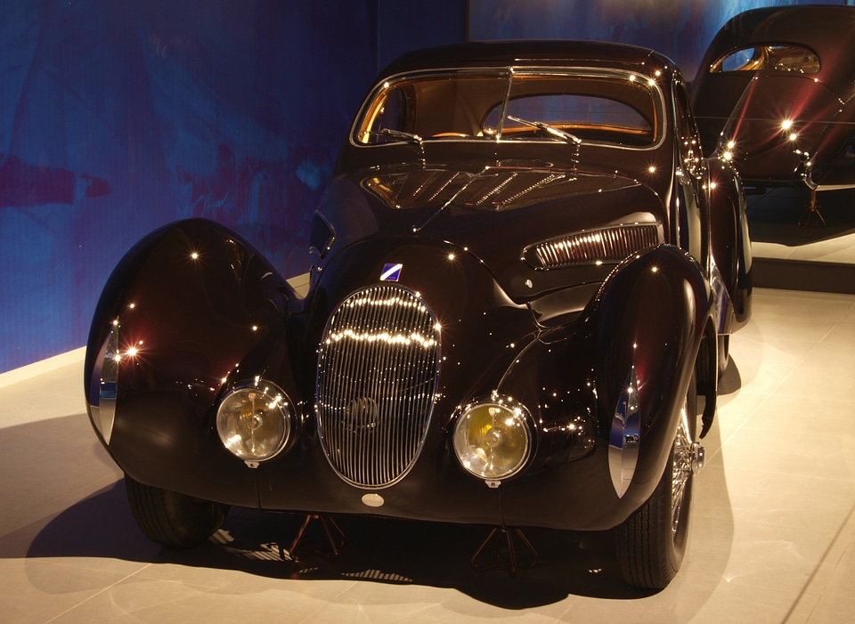 Automobile vehicle motor vehicle