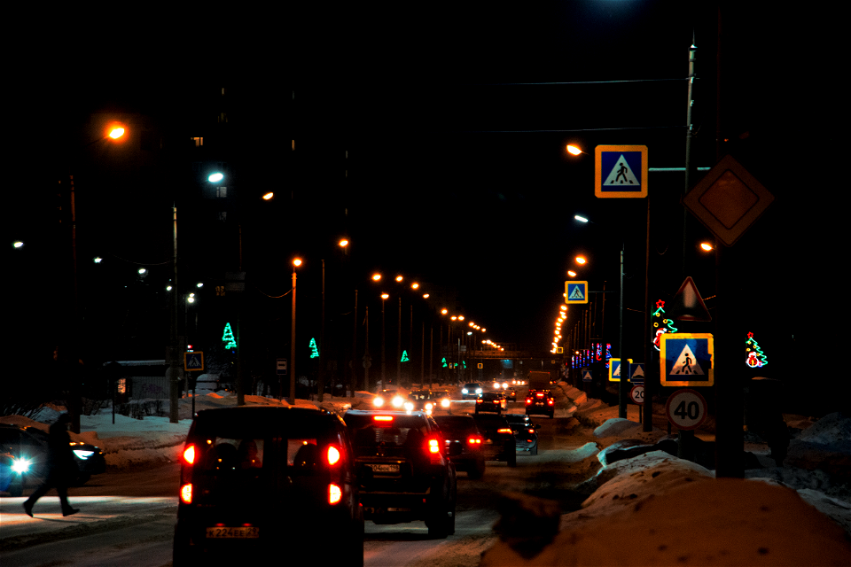 Зимняя улица / A street in winter