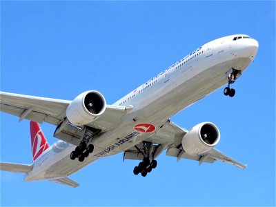 Turkish Airlines 777-300 arriving at LAX