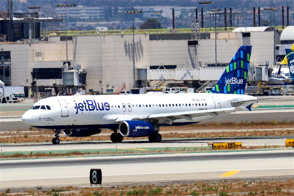 JetBlue A320-200 arriving at LAX