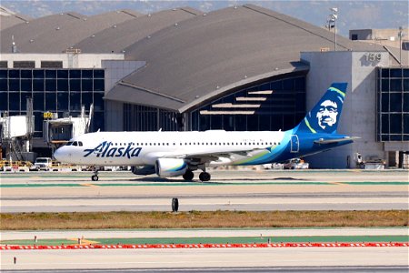 Alaska Airlines A320-200 at LAX photo
