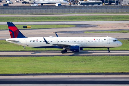 Delta Air Lines A321-200 arriving at ATL