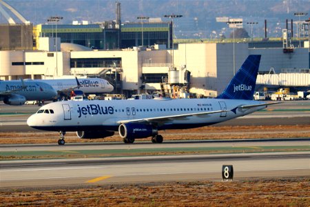 JetBlue A320-200 arriving at LAX photo