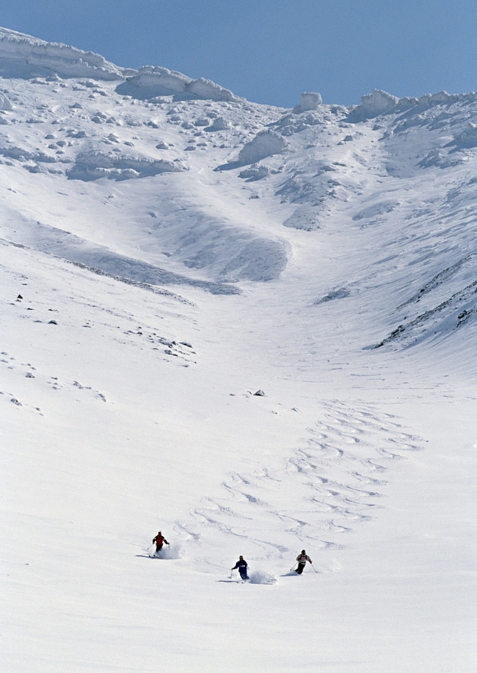 Skiing people