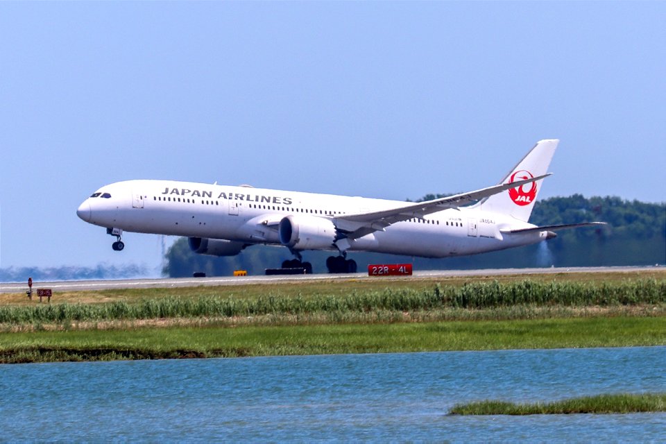 Japan Airlines 787-9 departing BOS