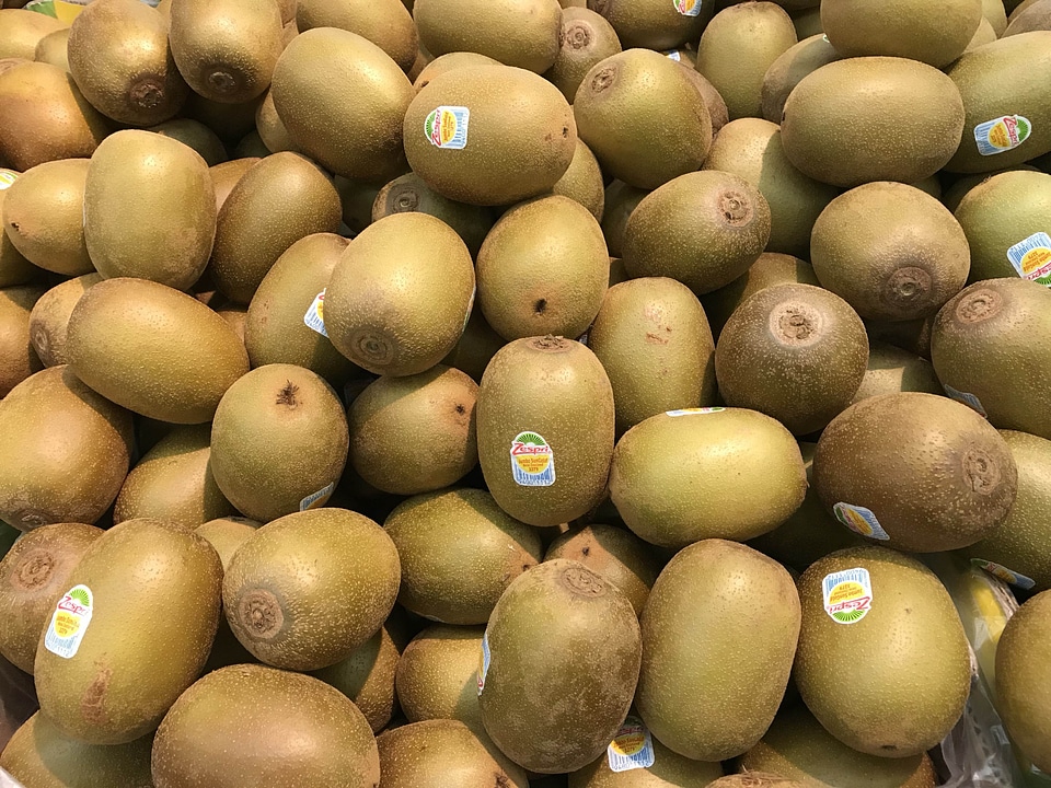 Kiwi fruits at open air market