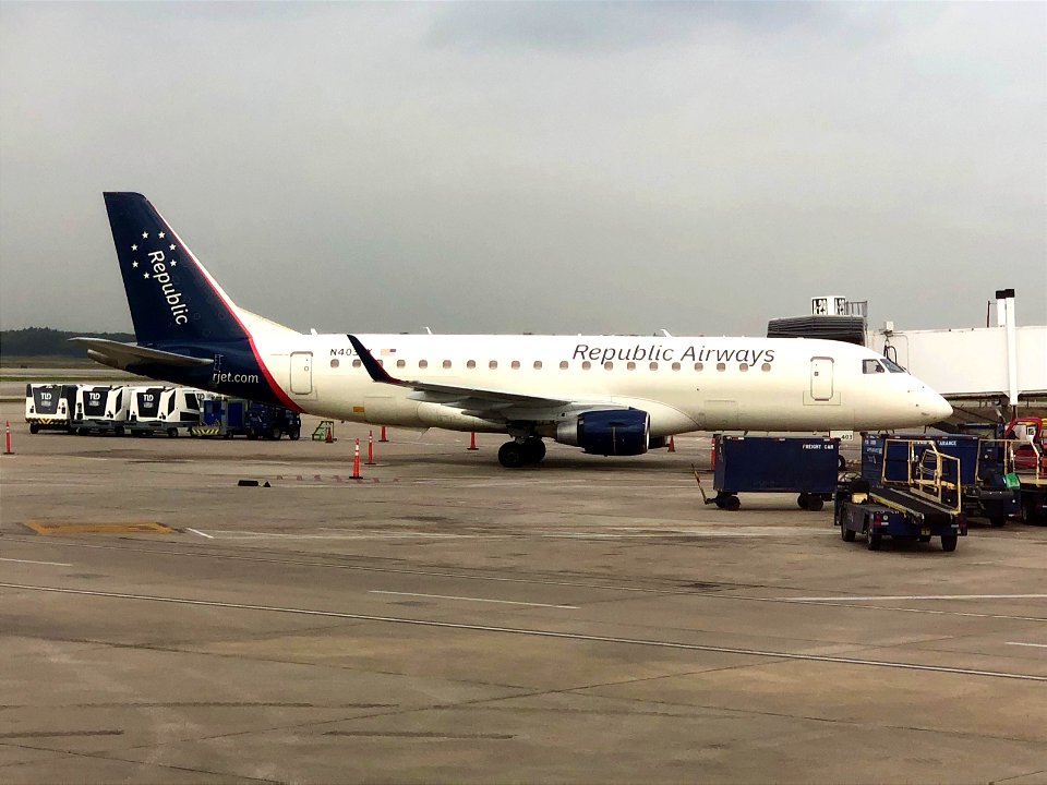 American Eagle E175 at IAH