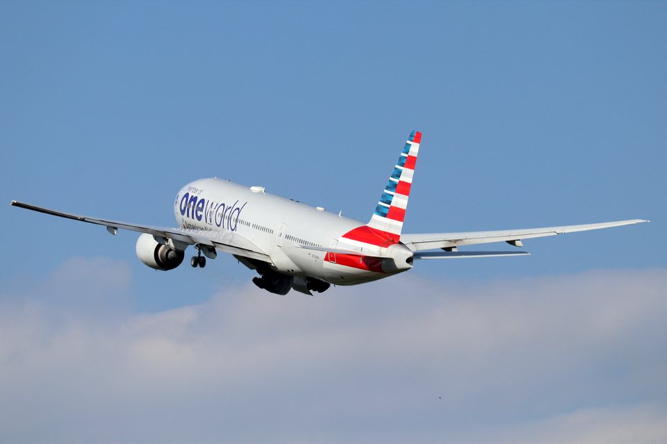American 777-200 departing CLT