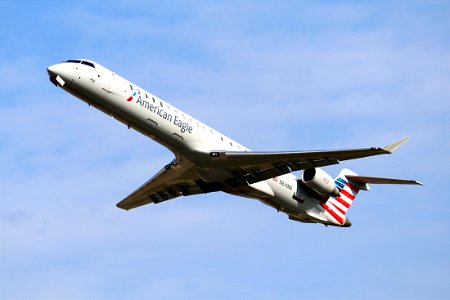 American Eagle CRJ-900 departing CLT