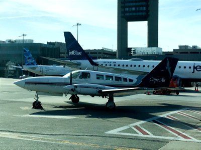 Cape Air Cessna 402 at BOS