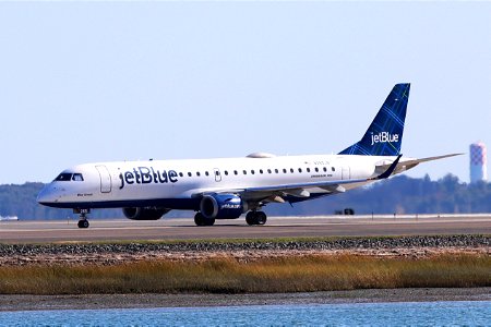 JetBlue E190 at BOS photo