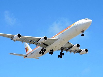 Iberia A340-300 arriving at LAX photo