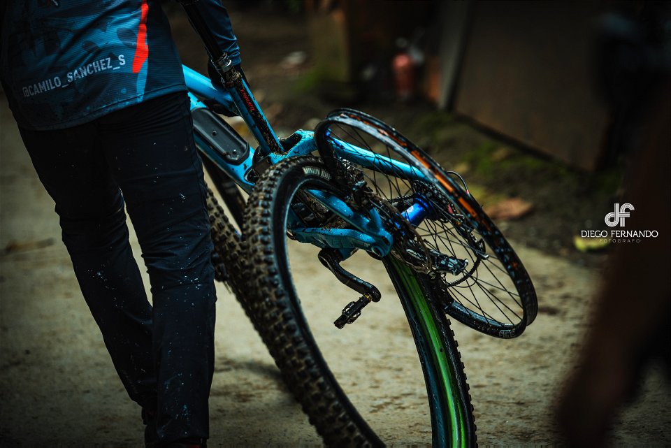 Downhill Urbano 2022