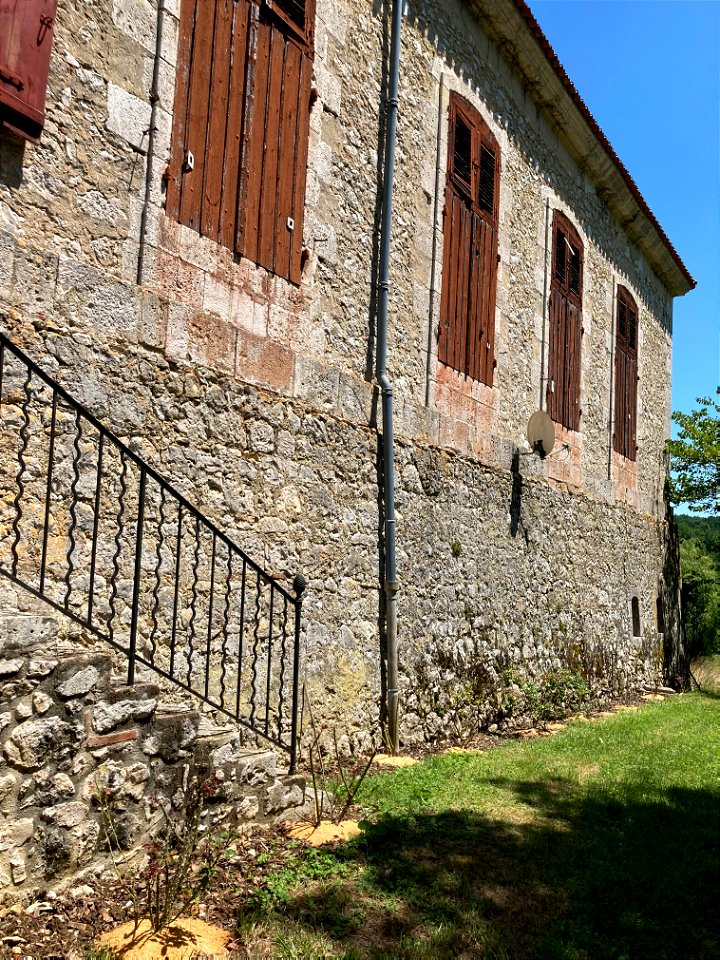 Back exterior of chateau: Chateau de Trenquelleon, Feugarolles