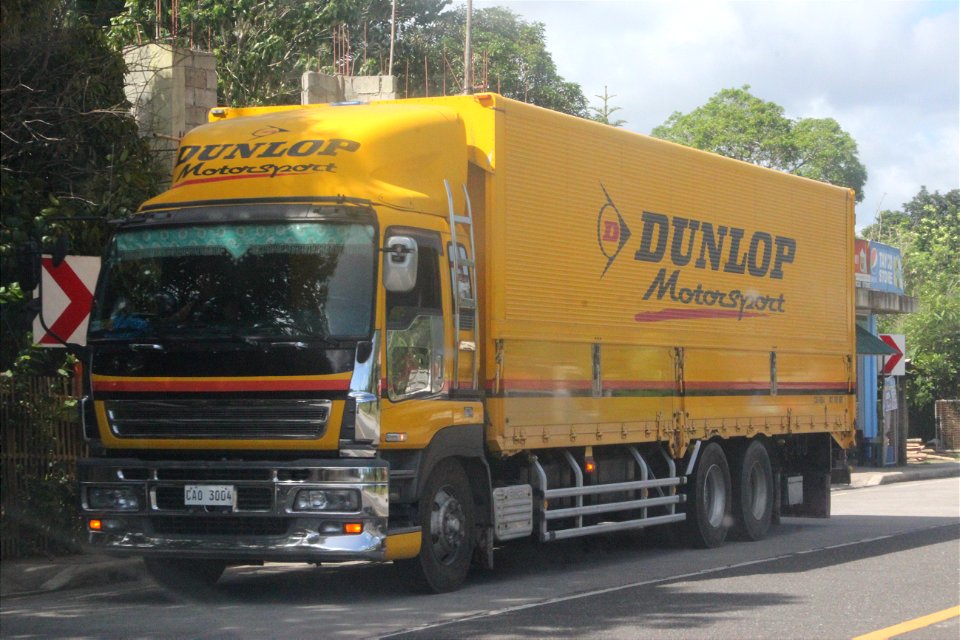 ISUZU TRUCK IN ANTIQUE