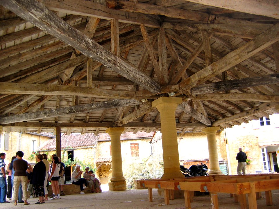 vieilles halles de Cadouin