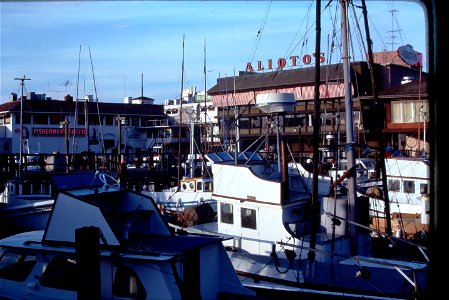 1976-05-CALI-FishermansWharf-01