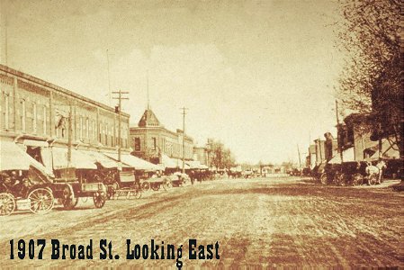 Broad Street Looking East (1907) photo
