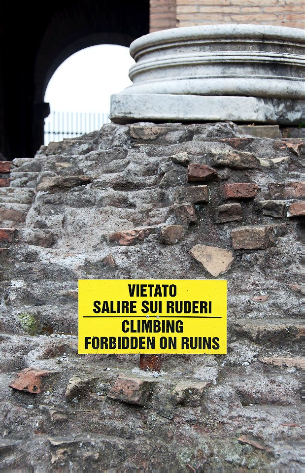"Climbing forbidden on ruins"