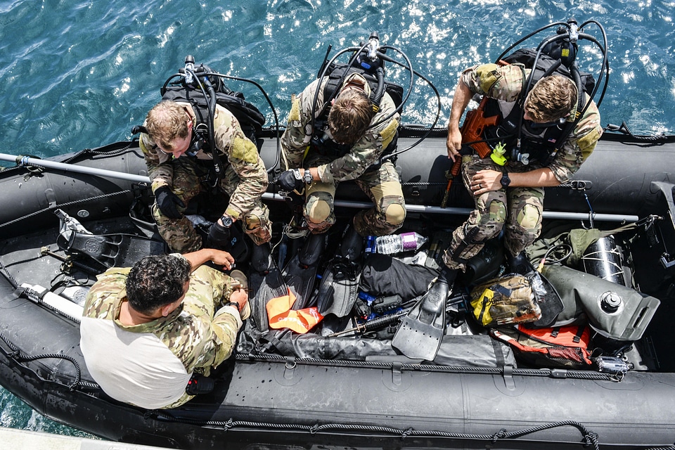 Airmen execute amphibious training