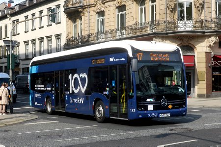 ESWE, Wiesbaden - Wagen 137 - WI-VG 1137 - Mercedes-Benz O 530 eCitaro (2020) - R+V - Wiesbaden, 15.09.2022 photo