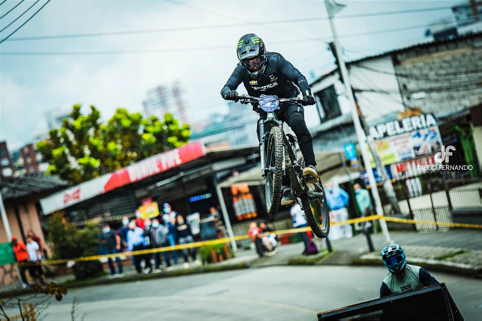 Downhill Urbano 2022