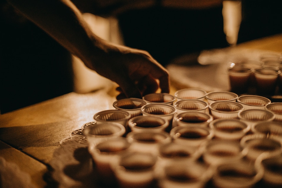 man making creamy top of cupcakes closeup
