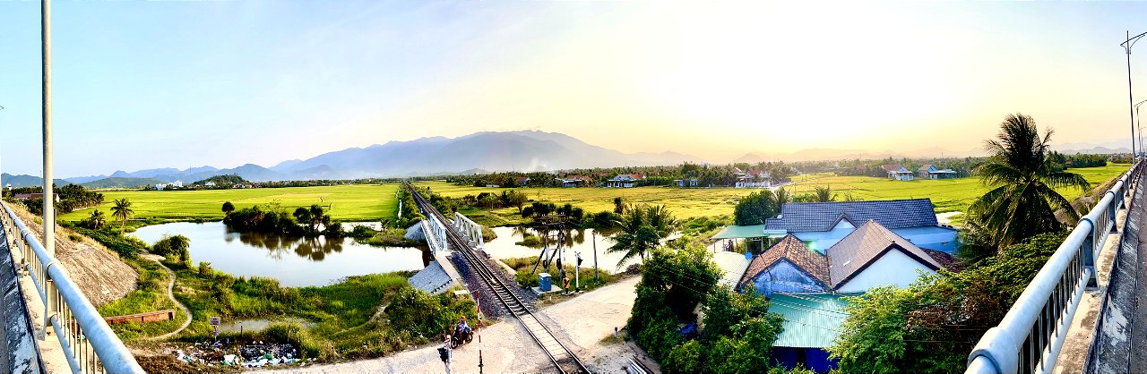 Trên cầu vượt đường tránh Quốc lộ 26, nhìn về xã Ninh Quang