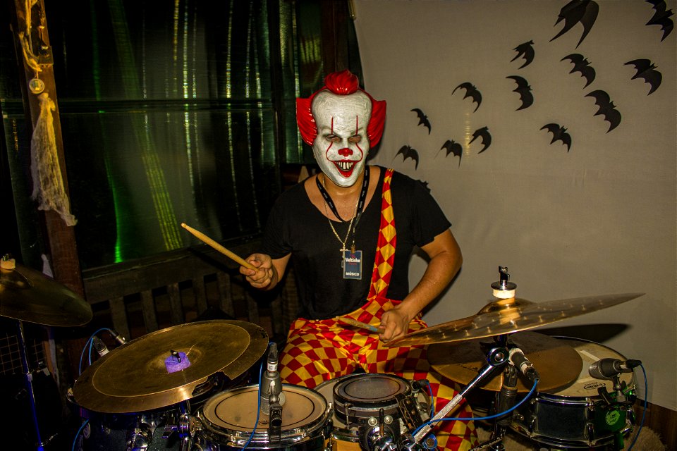 HALLOWEEN PARTY
