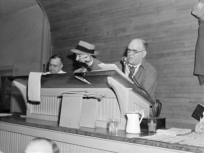 Auctioneer at fruit terminal auction room. Chicago, Illinois