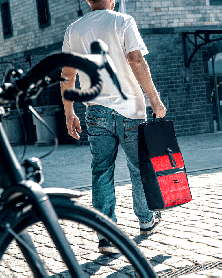 Fahrradtasche Sam aus gebrauchtem Feuerwehrschlauch